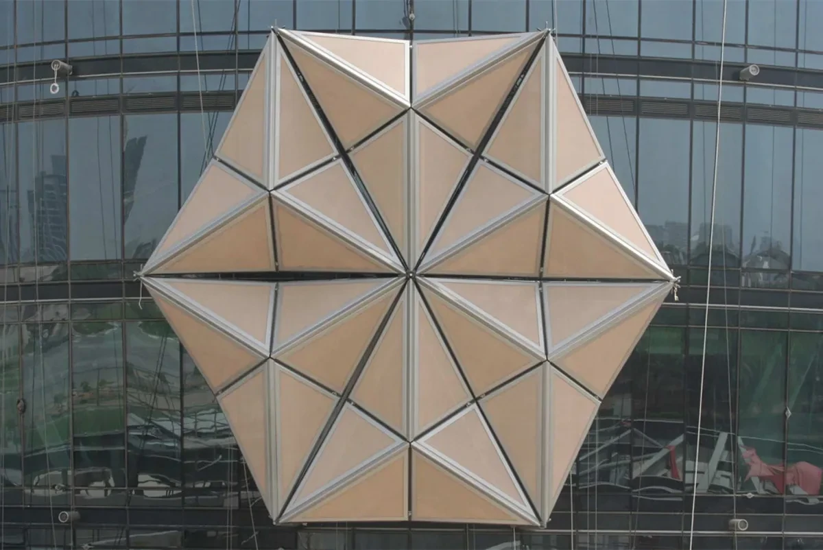 Al Bahr Towers: folded shading modules
