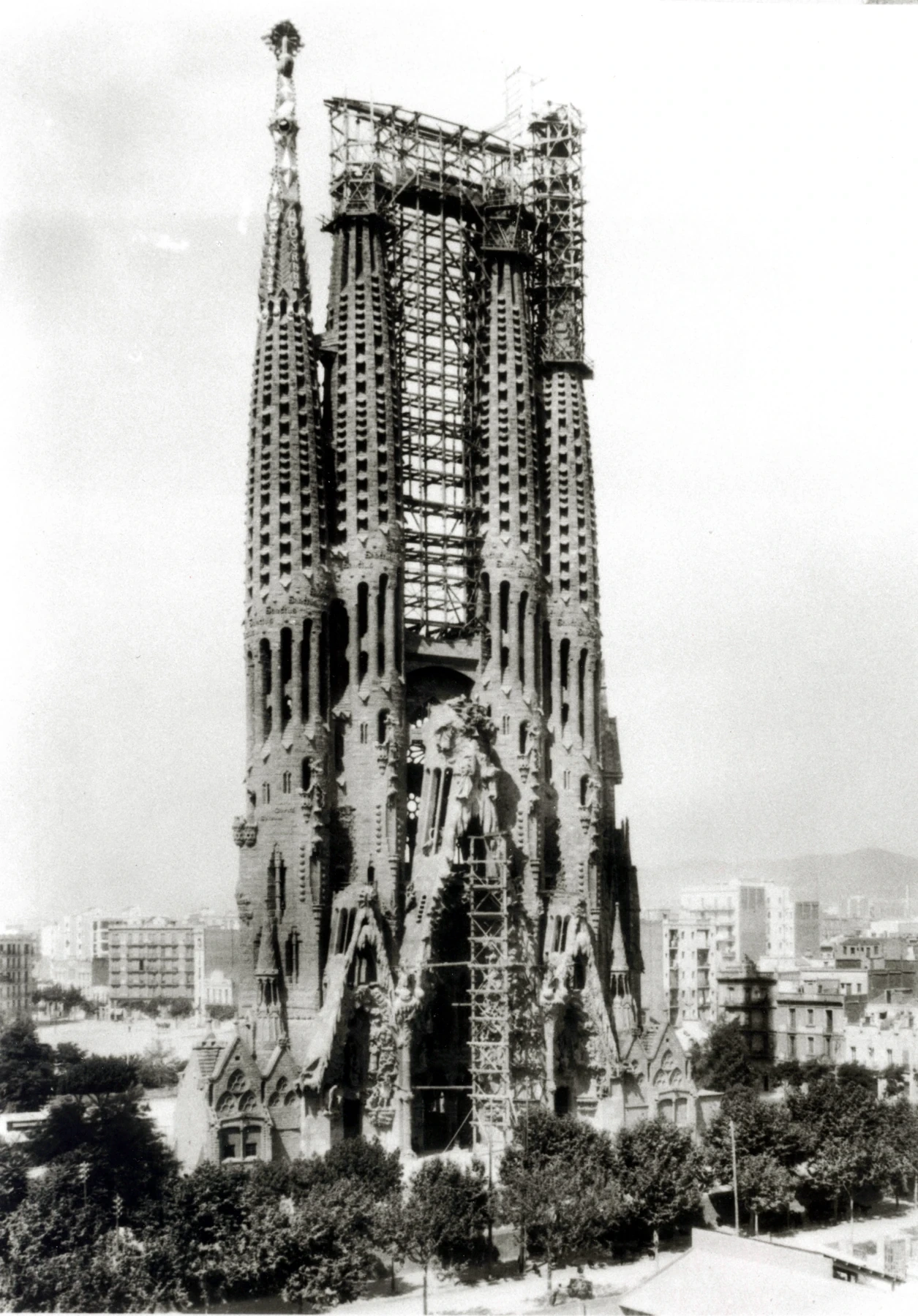Sagrada Família tower during its historical building campaign