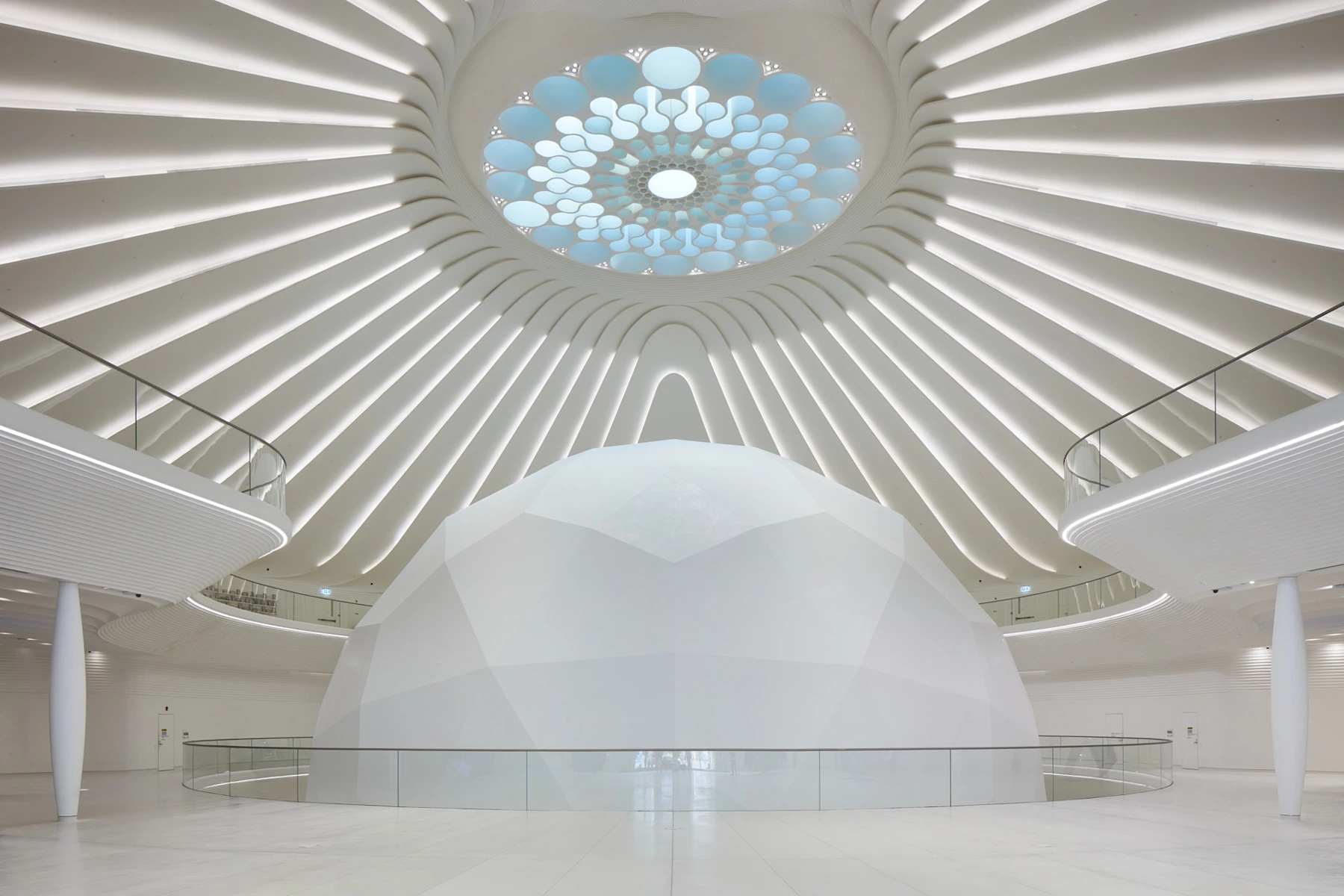 UAE pavilion: fixed roof and interior dome