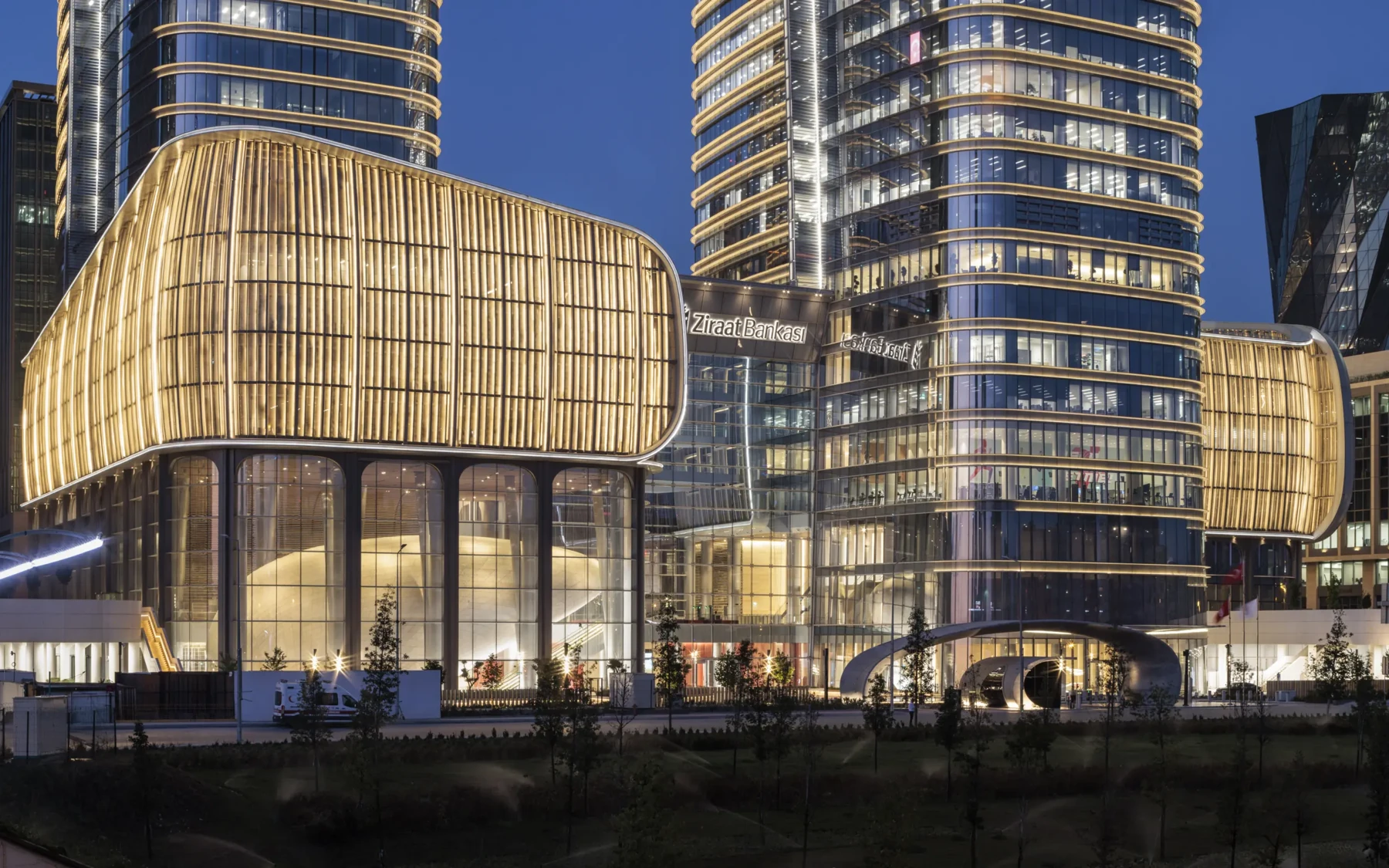 Ziraat Bank headquarters: tower-and-podium interface