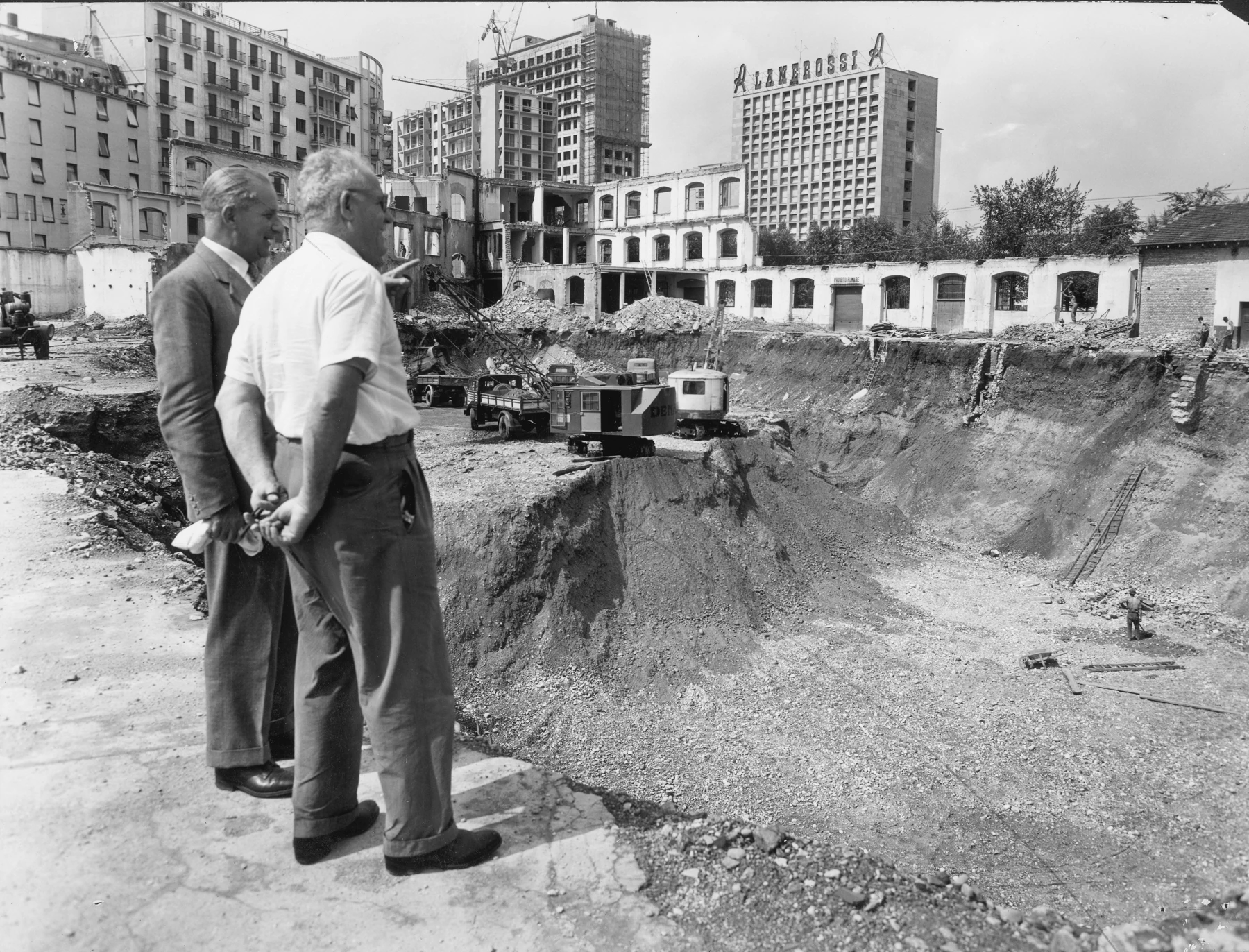 Excavation and demolition preceding Pirelli Tower construction