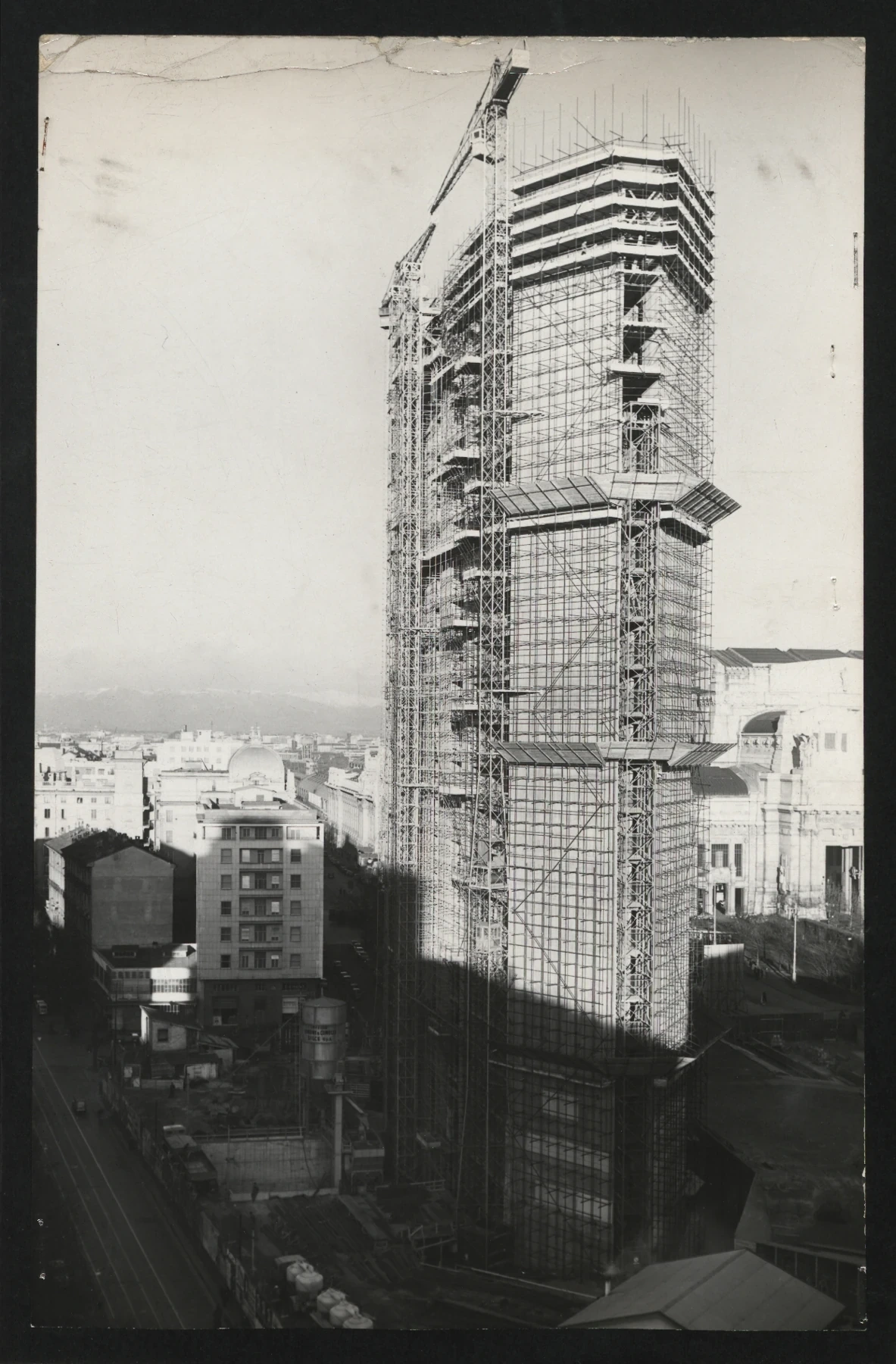 Pirelli Tower under construction