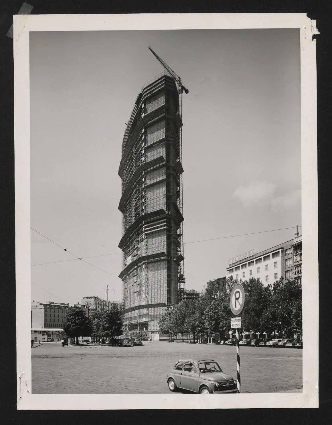 Pirelli Tower under construction, viewed from the central station