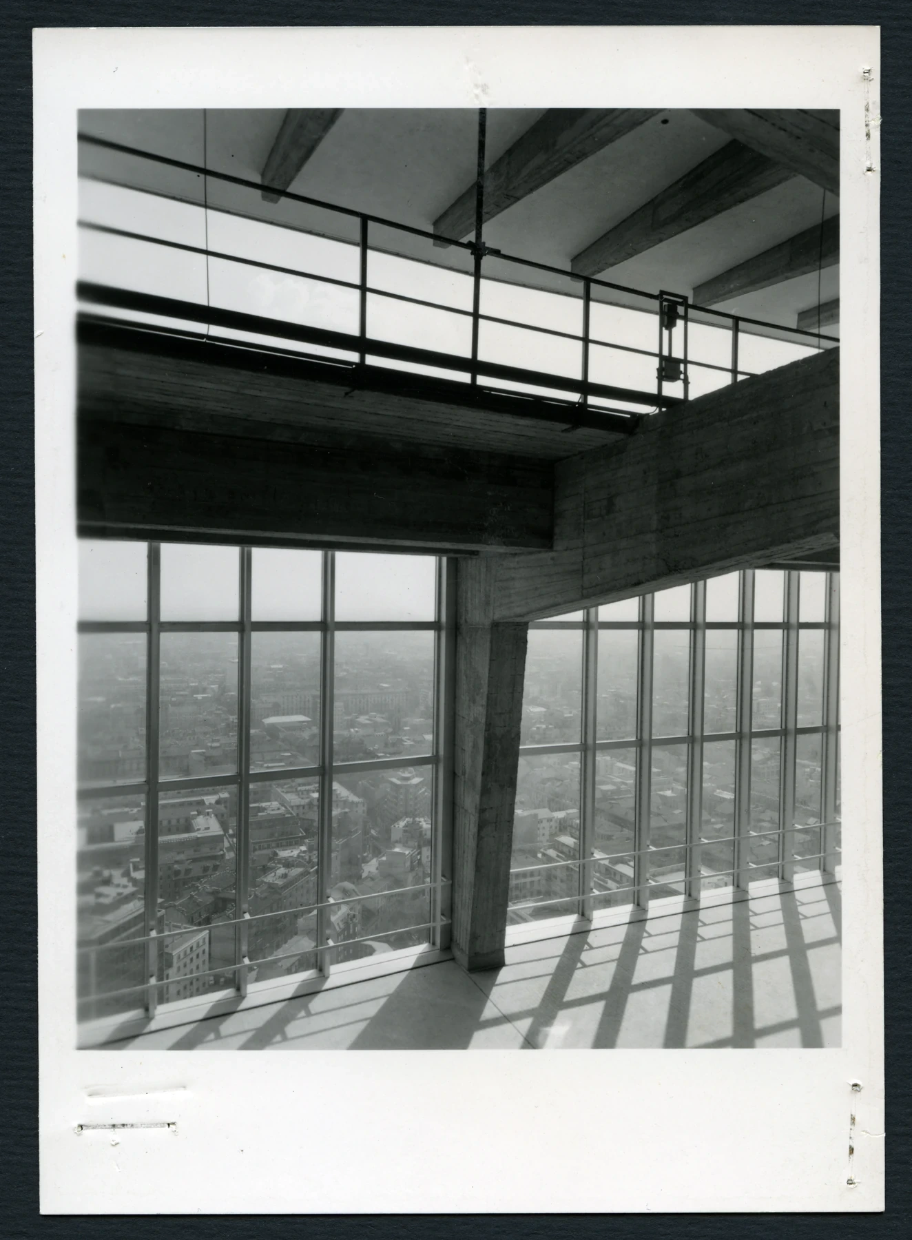 Aluminium-and-glass curtain wall at the thirty-first floor
