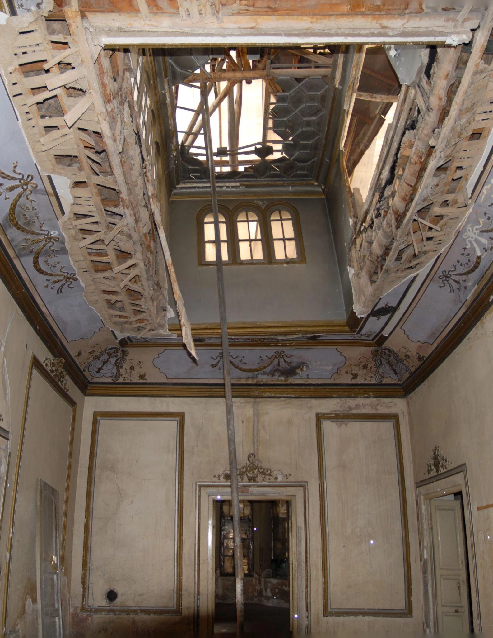 Zahir interior source view a