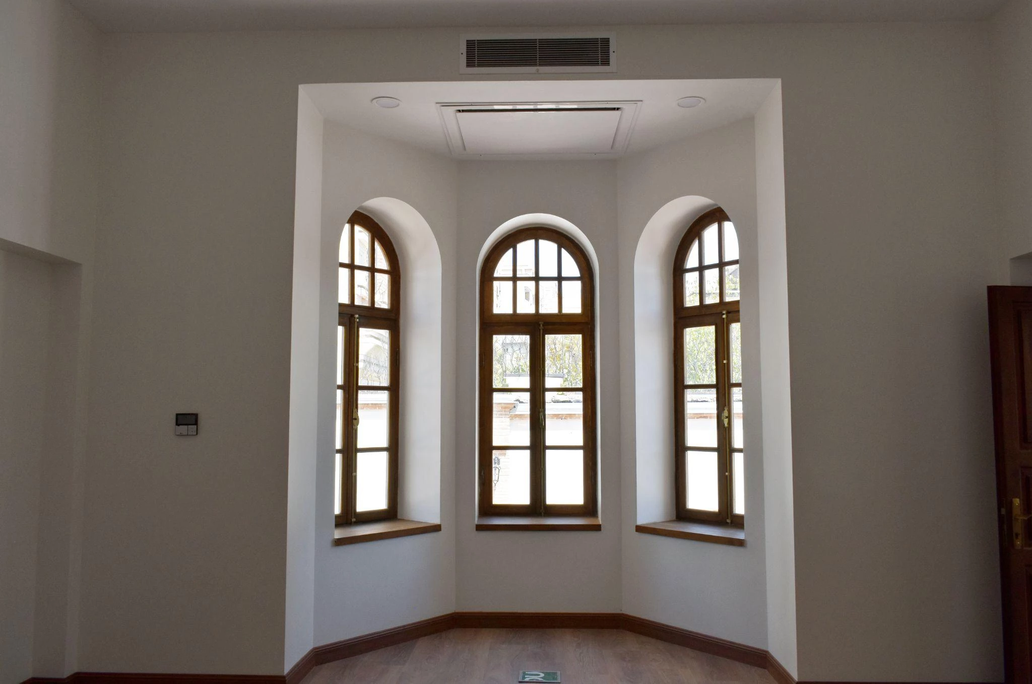 Zahir interior source view b